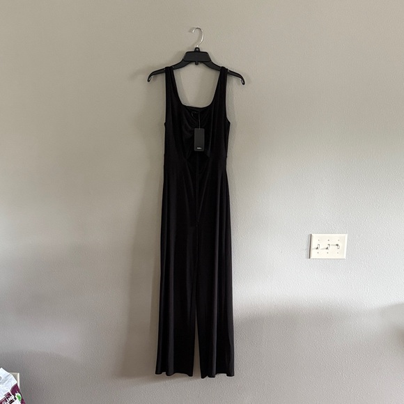 Elegant Black Sleeveless Jumpsuit - Picture 1 of 8
